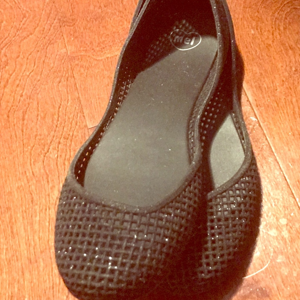 Black flat shoes